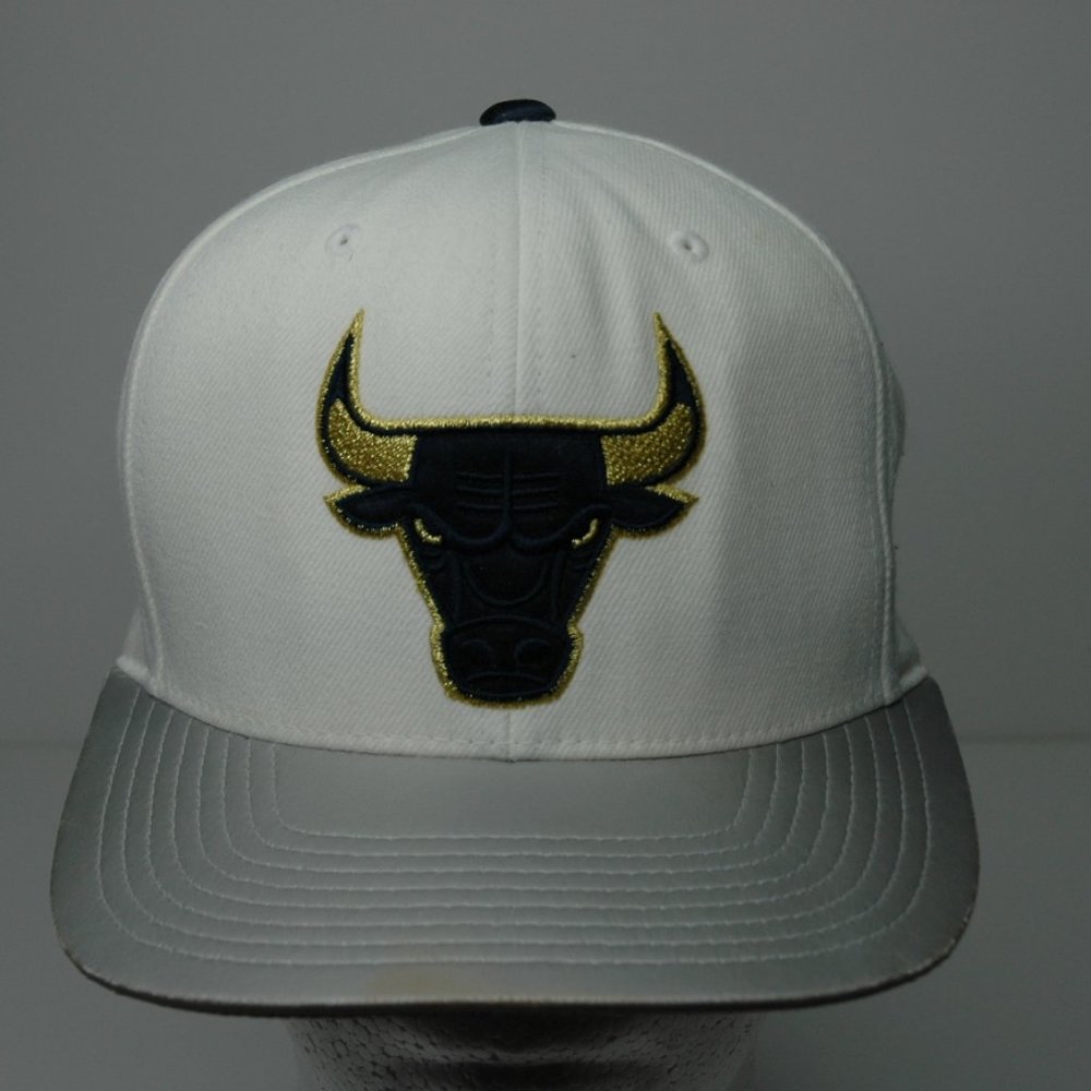 Mitchell & Ness Chicago Bulls Snapback Cap White/Grey